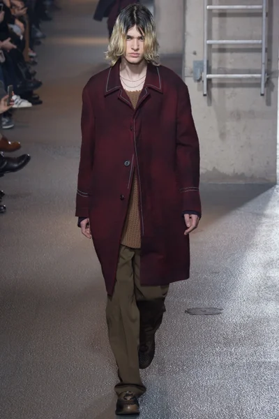 Look 16